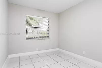 707 SW 74th Ave, North Lauderdale, FL 33068 - Photo 10