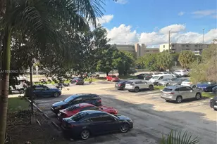 8635 NW 8th St, Miami, FL 33126 - Photo 6