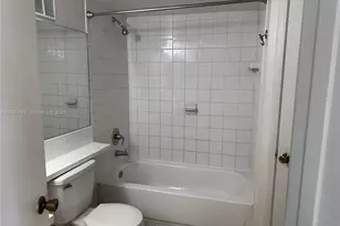 17500 NW 67th Pl, Hialeah, FL 33015 - Photo 8