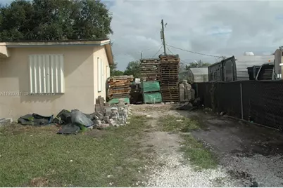 813 NW 6th Ave, Florida City, FL 33034 - Photo 8