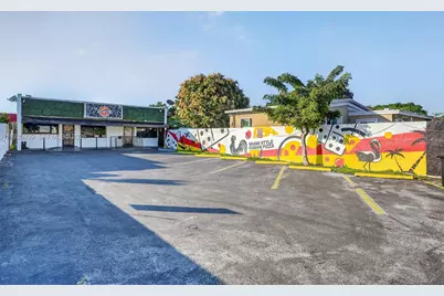 Pizzeria and Cafeteria For Sale in Hialeah, Hialeah, FL 33016 - Photo 2