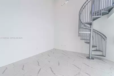 8425 Crespi Blvd #TH4, Miami Beach, FL 33141 - Photo 4