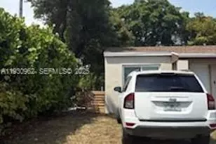 1385 NE 133rd St, North Miami, FL 33161 - Photo 2