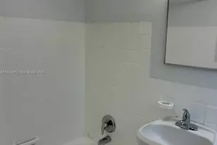 2469 W Flamingo Pl, Miami Beach, FL 33140 - Photo 16