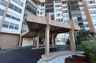 1100 St Charles Pl, Pembroke Pines, FL 33026 - Photo 18