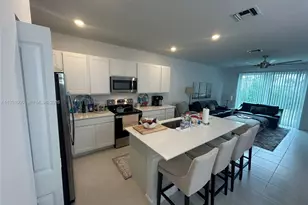 345 SE Crossoak Ln, Port Saint Lucie, FL 34984 - Photo 2