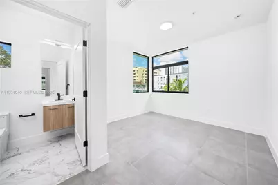 526 SW 2nd St #1, Miami, FL 33130 - Photo 18