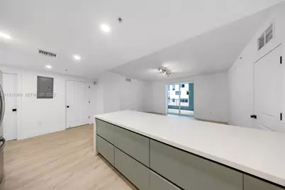 170 SE 14th St #2701, Miami, FL 33131 - Photo 8