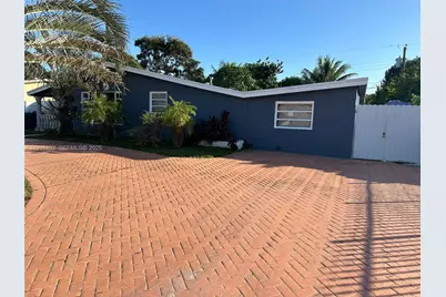 740 NW 178th Ter, Miami Gardens, FL 33169 - Photo 2