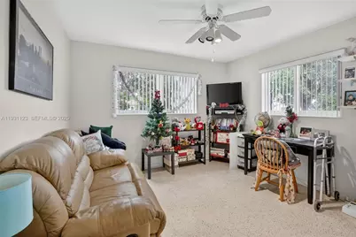2221 NW 82nd Way, Pembroke Pines, FL 33024 - Photo 26