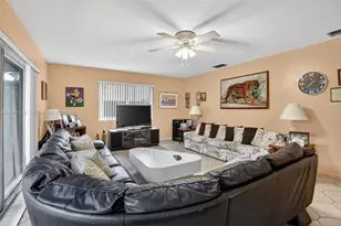2221 NW 82nd Way, Pembroke Pines, FL 33024 - Photo 14