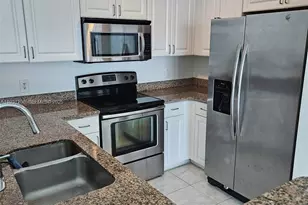 1155 Brickell Bay Dr, Miami, FL 33131 - Photo 4