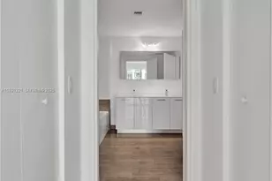 1300 Brickell Bay Dr, Miami, FL 33131 - Photo 10
