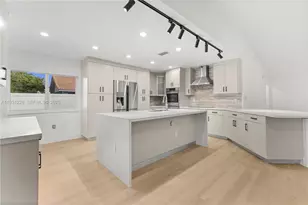 16859 Crestview Ln, Weston, FL 33326 - Photo 10