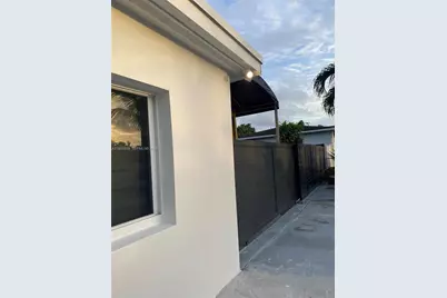 10529 NW 37th Ave, Miami, FL 33147 - Photo 10