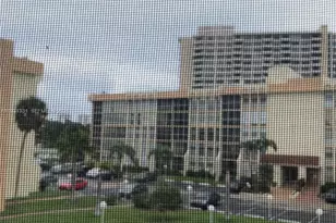 601 Three Islands Boulevard, Hallandale Beach, FL 33009 - Photo 38