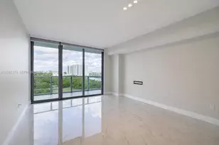 16385 Biscayne Blvd, North Miami Beach, FL 33160 - Photo 2