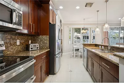 10871 NW 35th Pl, Sunrise, FL 33351 - Photo 8