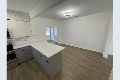 1051 SW 8th Ave #1051, Miami, FL 33130 - Photo 4