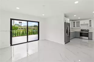 8631 NW 24th Ct, Pembroke Pines, FL 33024 - Photo 14