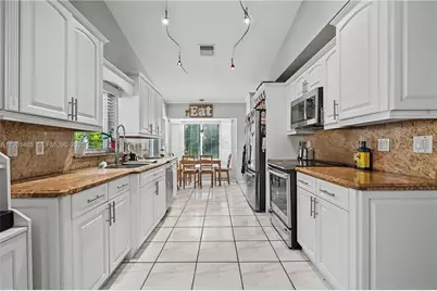 18736 NW 1st St, Pembroke Pines, FL 33029 - Photo 12