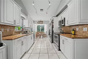 18736 NW 1st St, Pembroke Pines, FL 33029 - Photo 12