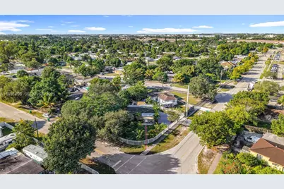 1860 NW 127th St, Miami, FL 33167 - Photo 2
