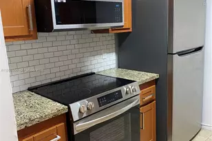 301 SW 135th Ave, Pembroke Pines, FL 33027 - Photo 2