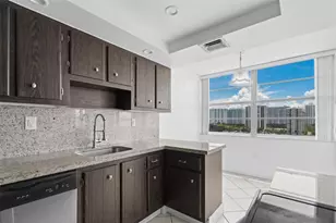 18081 Biscayne Blvd, Aventura, FL 33160 - Photo 4