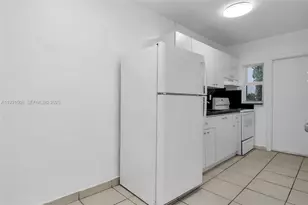 634 SW 10th St, Miami, FL 33130 - Photo 10