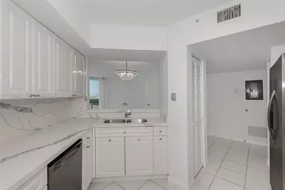 1900 Sunset Harbour Dr #1703, Miami Beach, FL 33139 - Photo 10