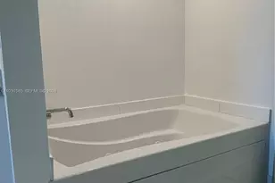 500 Brickell Ave, Miami, FL 33131 - Photo 22