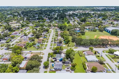 901 NW 34th Ter, Lauderhill, FL 33311 - Photo 24