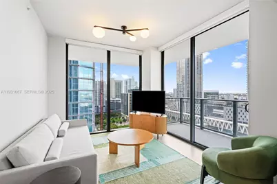 11 NE 6th St #2101, Miami, FL 33132 - Photo 2