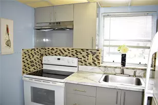 9141 Sunrise Lakes Blvd, Sunrise, FL 33322 - Photo 10