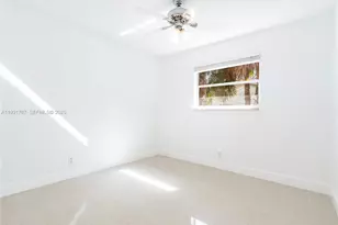 8704 NW 35th St, Coral Springs, FL 33065 - Photo 12