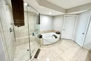 20201 E Country Club Dr, Aventura, FL 33180 - Photo 36