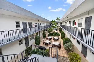 415 NE 2nd St, Hallandale Beach, FL 33009 - Photo 18