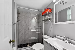 415 NE 2nd St, Hallandale Beach, FL 33009 - Photo 16