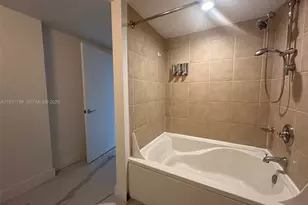 19501 W Country Club Dr, Aventura, FL 33180 - Photo 8