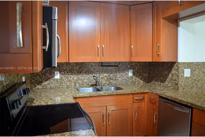 10840 Westwood Lake Dr #0, Miami, FL 33165 - Photo 14