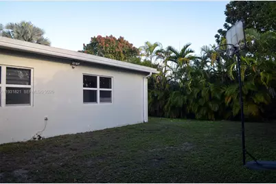 10840 Westwood Lake Dr #0, Miami, FL 33165 - Photo 32