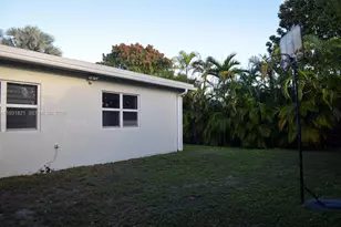 10840 Westwood Lake Dr, Miami, FL 33165 - Photo 32