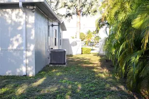 10840 Westwood Lake Dr, Miami, FL 33165 - Photo 30