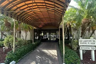 240 Lakeview Dr, Weston, FL 33326 - Photo 12