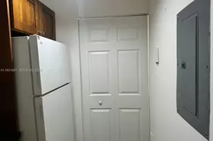 11145 SW 6th St, Pembroke Pines, FL 33025 - Photo 2