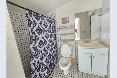571 E 54th St, Hialeah, FL 33013 - Photo 22