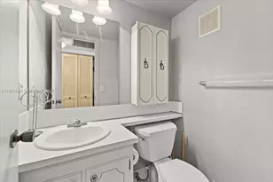 349 Oakridge T, Deerfield Beach, FL 33442 - Photo 10