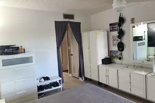 2306 S Cypress Bend Dr, Pompano Beach, FL 33069 - Photo 2