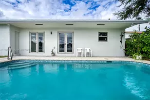 251 SW 9th Ave, Hallandale Beach, FL 33009 - Photo 2
